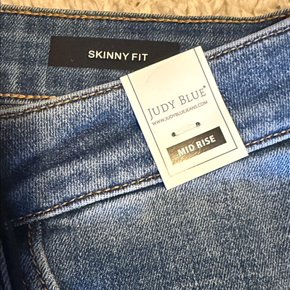 NWT Women’s Judy Blue Jeans - Picture 4 of 6